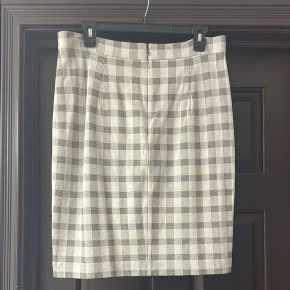 Cabi Gray Plaid Skirt - Picture 2 of 3